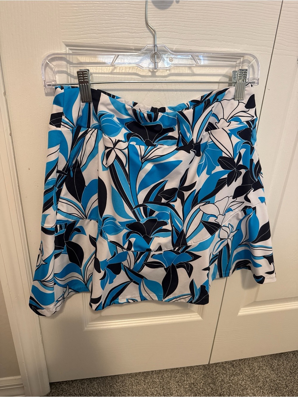 Tail Activewear "Kioko" 17" Flounce Golf Skort - Size Small - Picture 2 of 3